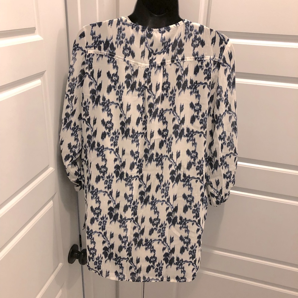 💖 NWOT BKE Boutique top! Semi-sheer white fabric w/ navy floral & gold stripes - Picture 7 of 12